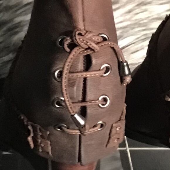 B. Makowski Brown Suede Ankle Boots 7M - Picture 6 of 9